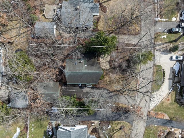 242 Waubun DRIVE, Fontana, WI 53125