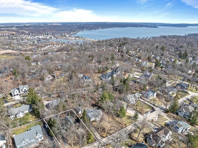 242 Waubun DRIVE, Fontana, WI 53125