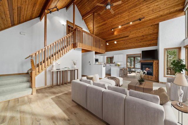 242 Waubun DRIVE, Fontana, WI 53125