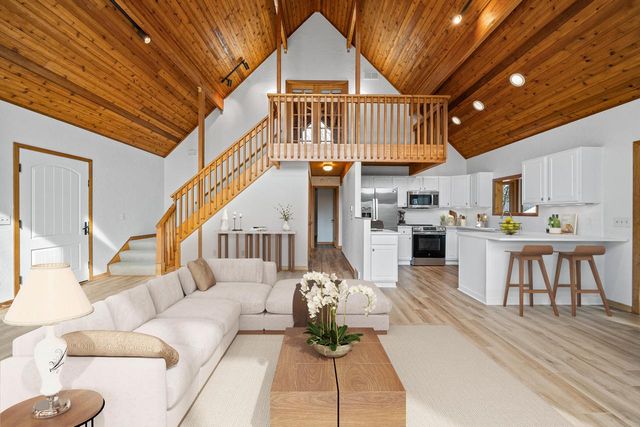 242 Waubun DRIVE, Fontana, WI 53125