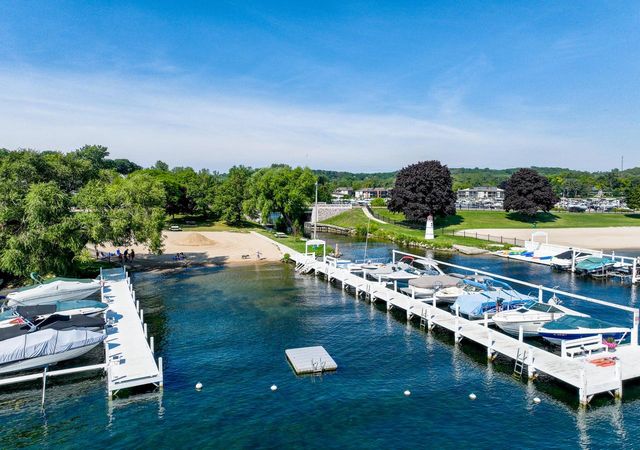 242 Waubun DRIVE, Fontana, WI 53125