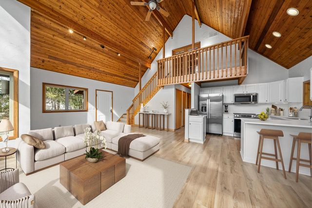 242 Waubun DRIVE, Fontana, WI 53125