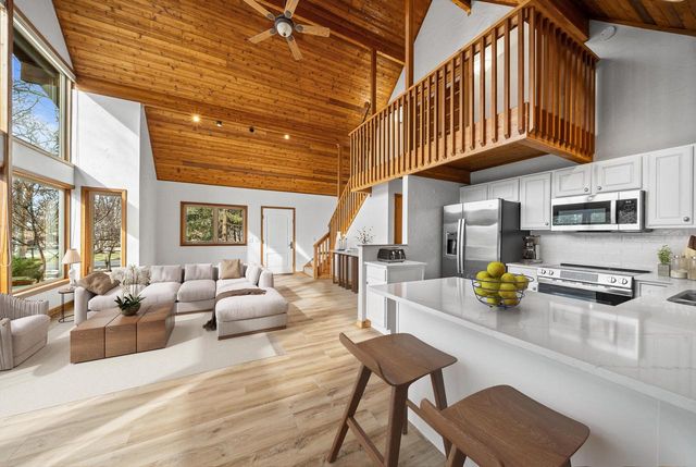 242 Waubun DRIVE, Fontana, WI 53125