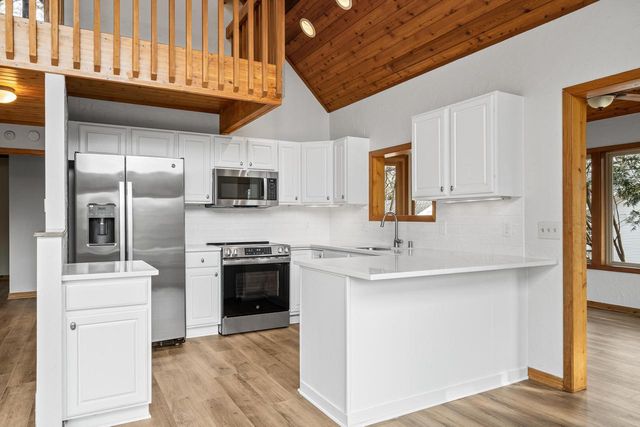 242 Waubun DRIVE, Fontana, WI 53125