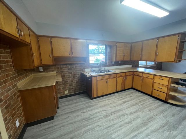 4052 Old Troy Pike, Riverside, OH 45404