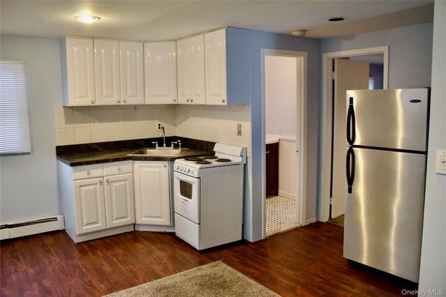 927 Jackson Avenue, Lindenhurst, NY 11757