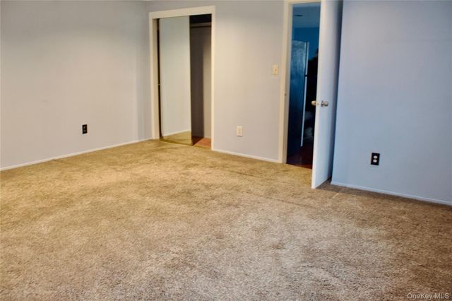 927 Jackson Avenue, Lindenhurst, NY 11757