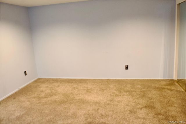 927 Jackson Avenue, Lindenhurst, NY 11757