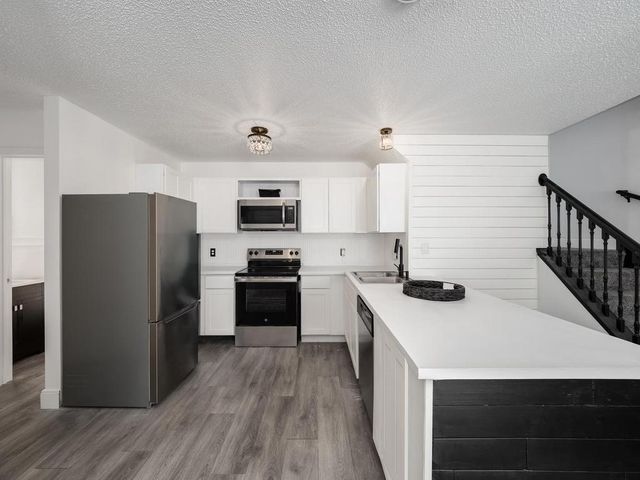 1705 Riverwood Drive 79, Burnsville, MN 55337