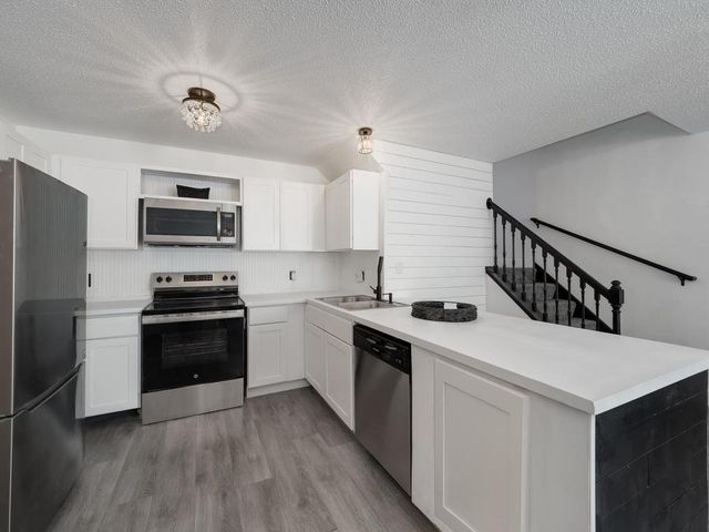 1705 Riverwood Drive 79, Burnsville, MN 55337