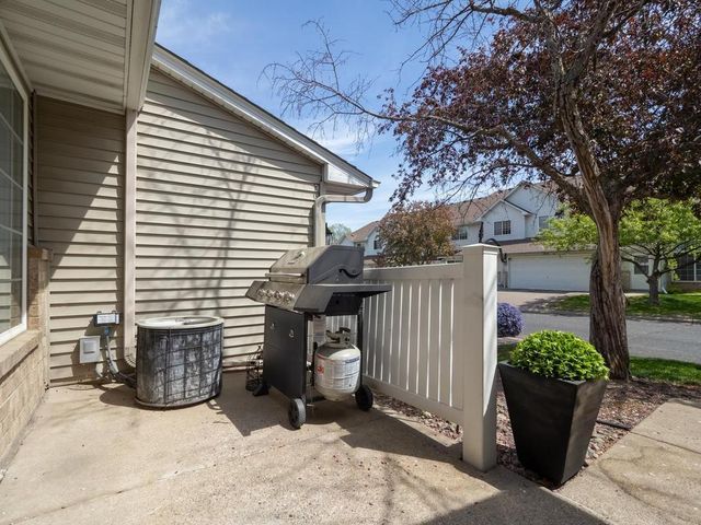 1705 Riverwood Drive 79, Burnsville, MN 55337