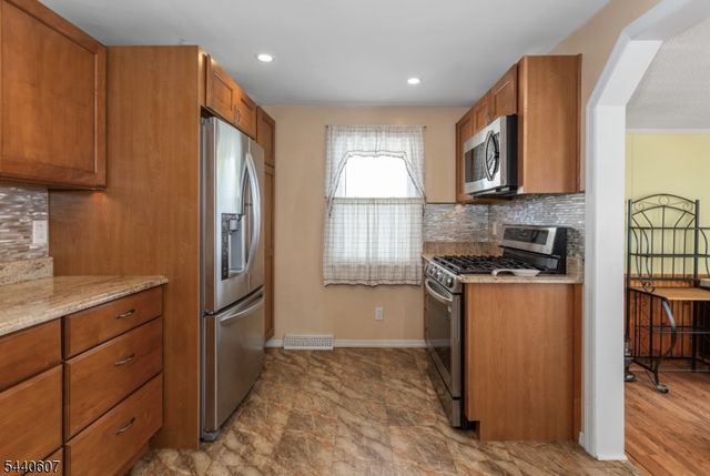 126 18Th Ave, Elmwood Park Boro, NJ 07407
