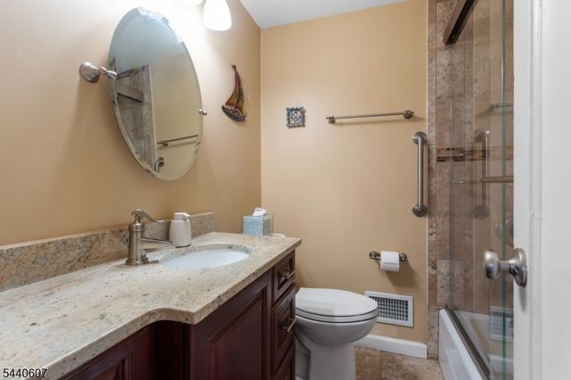 126 18Th Ave, Elmwood Park Boro, NJ 07407