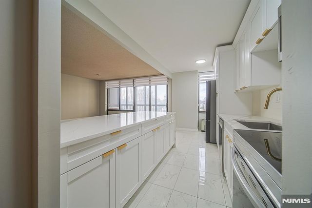 200 Winston Drive 217, Cliffside Park, NJ 07010