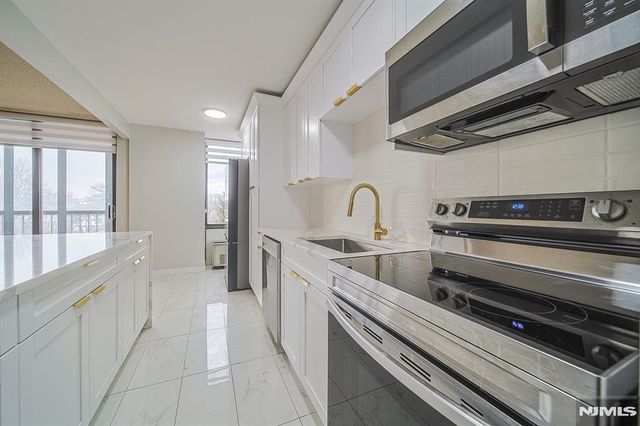 200 Winston Drive 217, Cliffside Park, NJ 07010