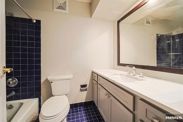 200 Winston Drive 217, Cliffside Park, NJ 07010