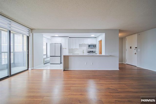 200 Winston Drive 217, Cliffside Park, NJ 07010