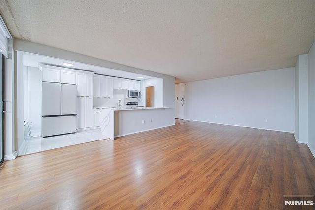 200 Winston Drive 217, Cliffside Park, NJ 07010