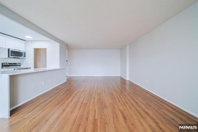 200 Winston Drive 217, Cliffside Park, NJ 07010