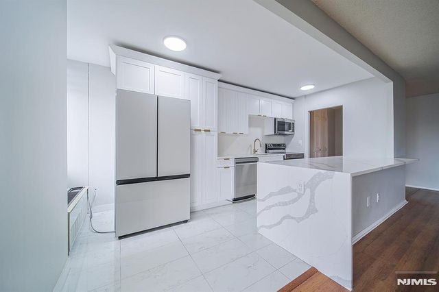 200 Winston Drive 217, Cliffside Park, NJ 07010