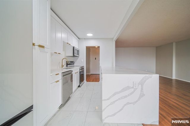 200 Winston Drive 217, Cliffside Park, NJ 07010