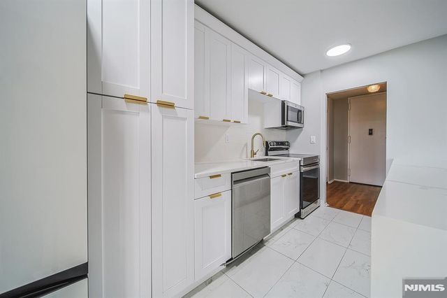 200 Winston Drive 217, Cliffside Park, NJ 07010