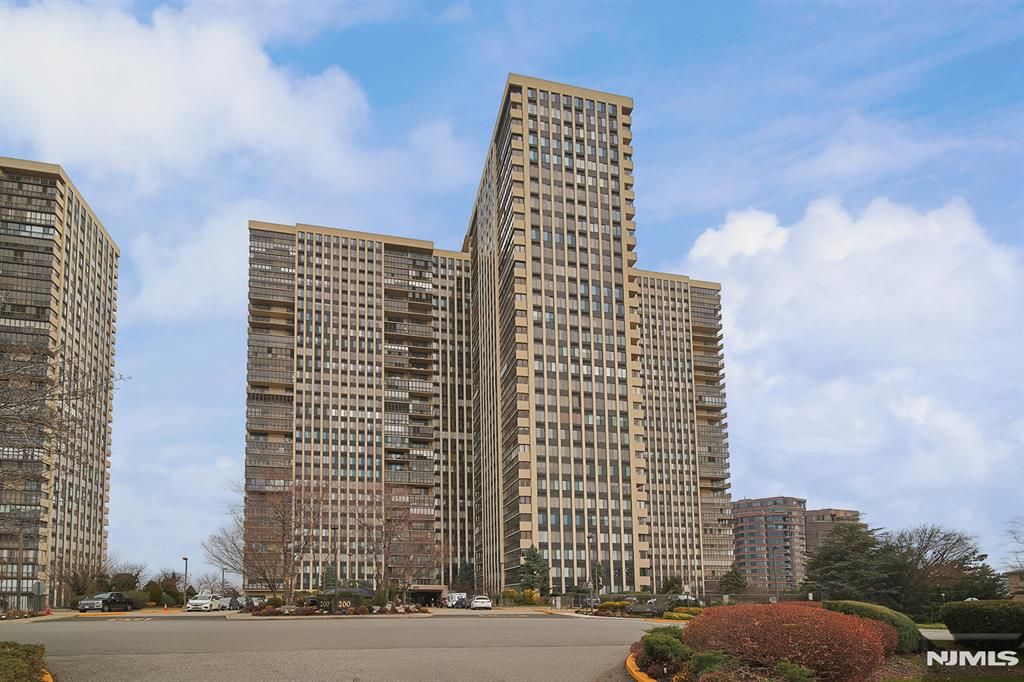 200 Winston Drive 217, Cliffside Park, NJ 07010