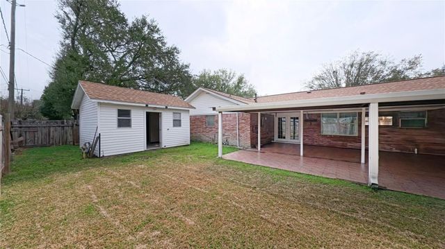 800 Rosewood Drive, Baytown, TX 77520