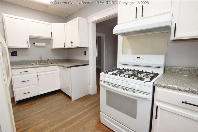 36 Sunset Drive, Charleston, WV 25301