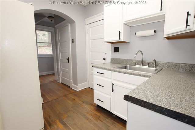 36 Sunset Drive, Charleston, WV 25301