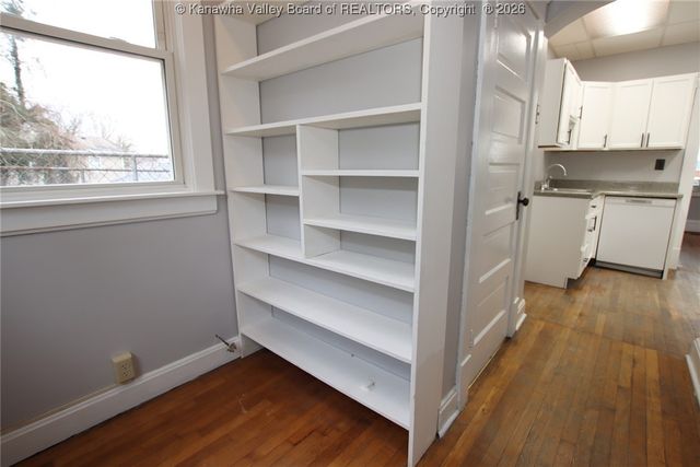 36 Sunset Drive, Charleston, WV 25301