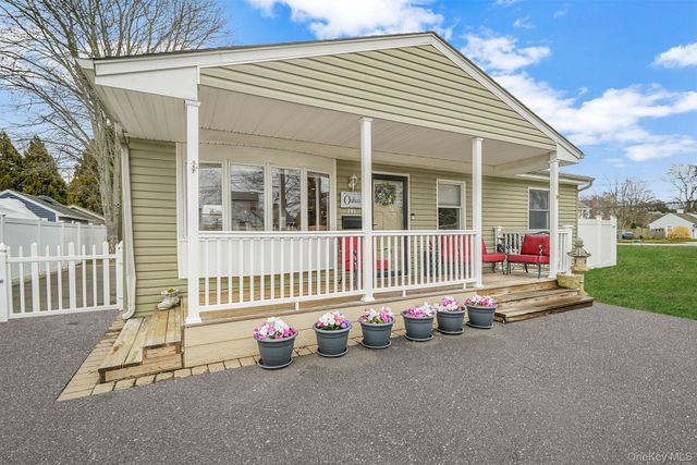 11 Nehring Avenue, Babylon, NY 11702