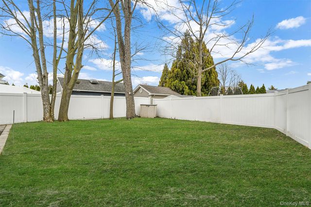11 Nehring Avenue, Babylon, NY 11702
