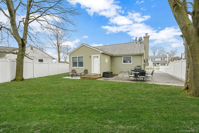 11 Nehring Avenue, Babylon, NY 11702