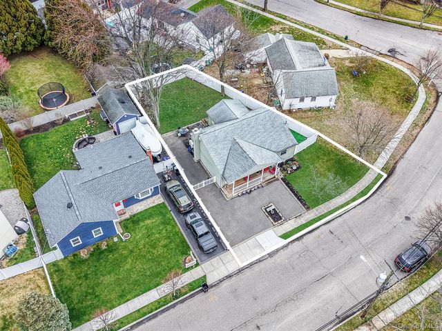 11 Nehring Avenue, Babylon, NY 11702