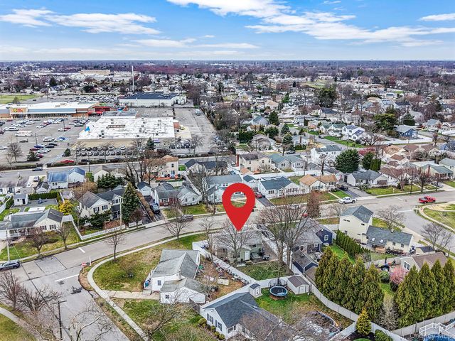 11 Nehring Avenue, Babylon, NY 11702