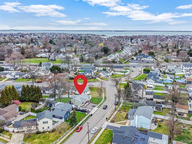 11 Nehring Avenue, Babylon, NY 11702