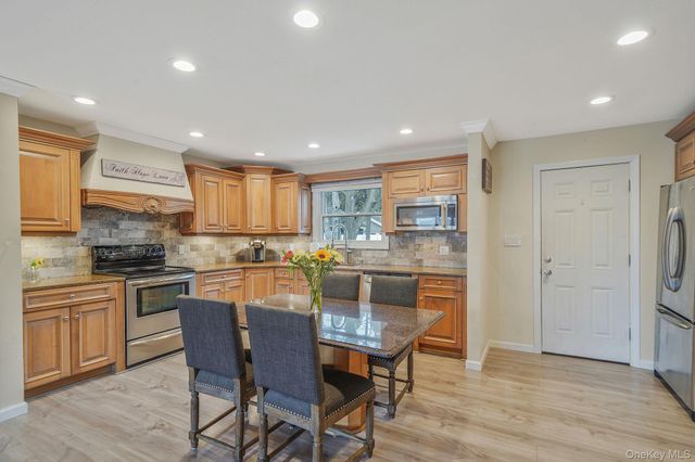 11 Nehring Avenue, Babylon, NY 11702