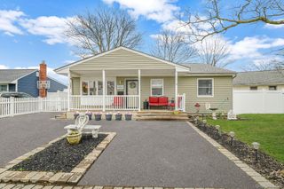 11 Nehring Avenue, Babylon, NY 11702