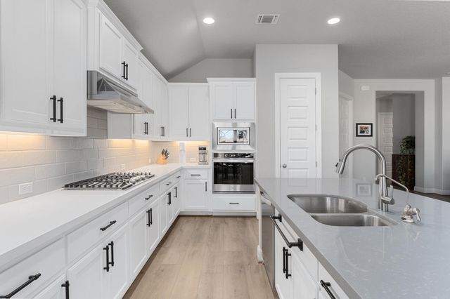 112 Bell Hill DR, Dripping Springs, TX 78620