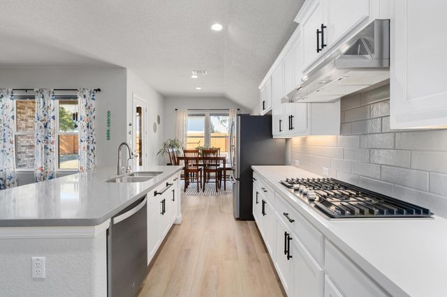 112 Bell Hill DR, Dripping Springs, TX 78620