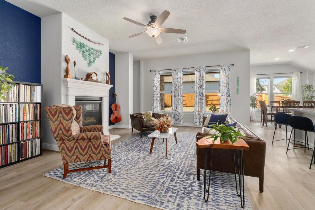 112 Bell Hill DR, Dripping Springs, TX 78620