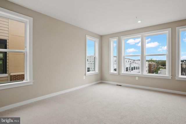 6717 BELCREST RD, Hyattsville, MD 20782