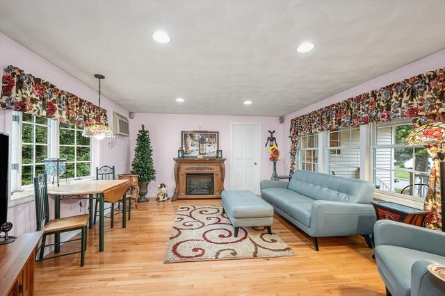 7 Draper Dr, Wilmington, MA 01887