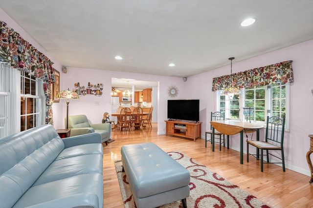 7 Draper Dr, Wilmington, MA 01887