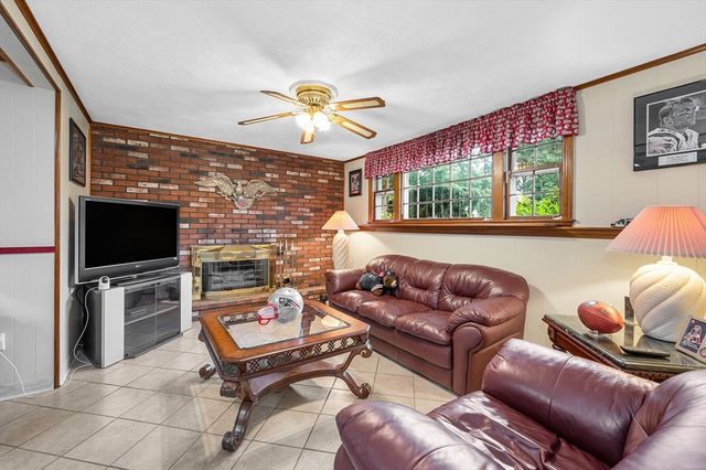 7 Draper Dr, Wilmington, MA 01887