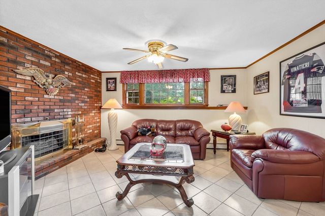 7 Draper Dr, Wilmington, MA 01887