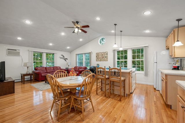 7 Draper Dr, Wilmington, MA 01887