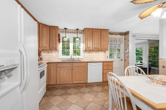 7 Draper Dr, Wilmington, MA 01887