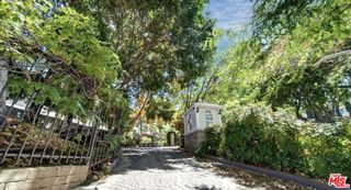 2700 Cahuenga Boulevard 2205, Los Angeles, CA 90068